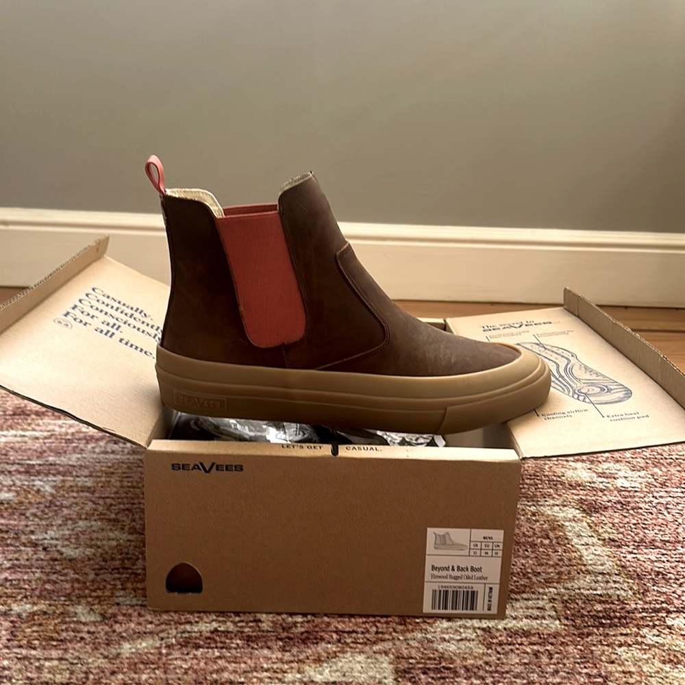 SeaVees Beyond Back Boot Men Size 11, Elmwood Rugged Oiled Leather